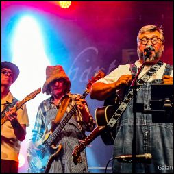 2026-08-19 Viviane et the Woodspeckers