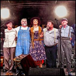 2026-08-19 Viviane et the Woodspeckers